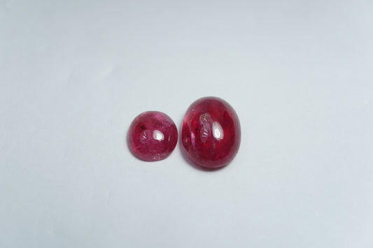 4.38ct Rhodonite cabochon 7x6mm / 10x7mm