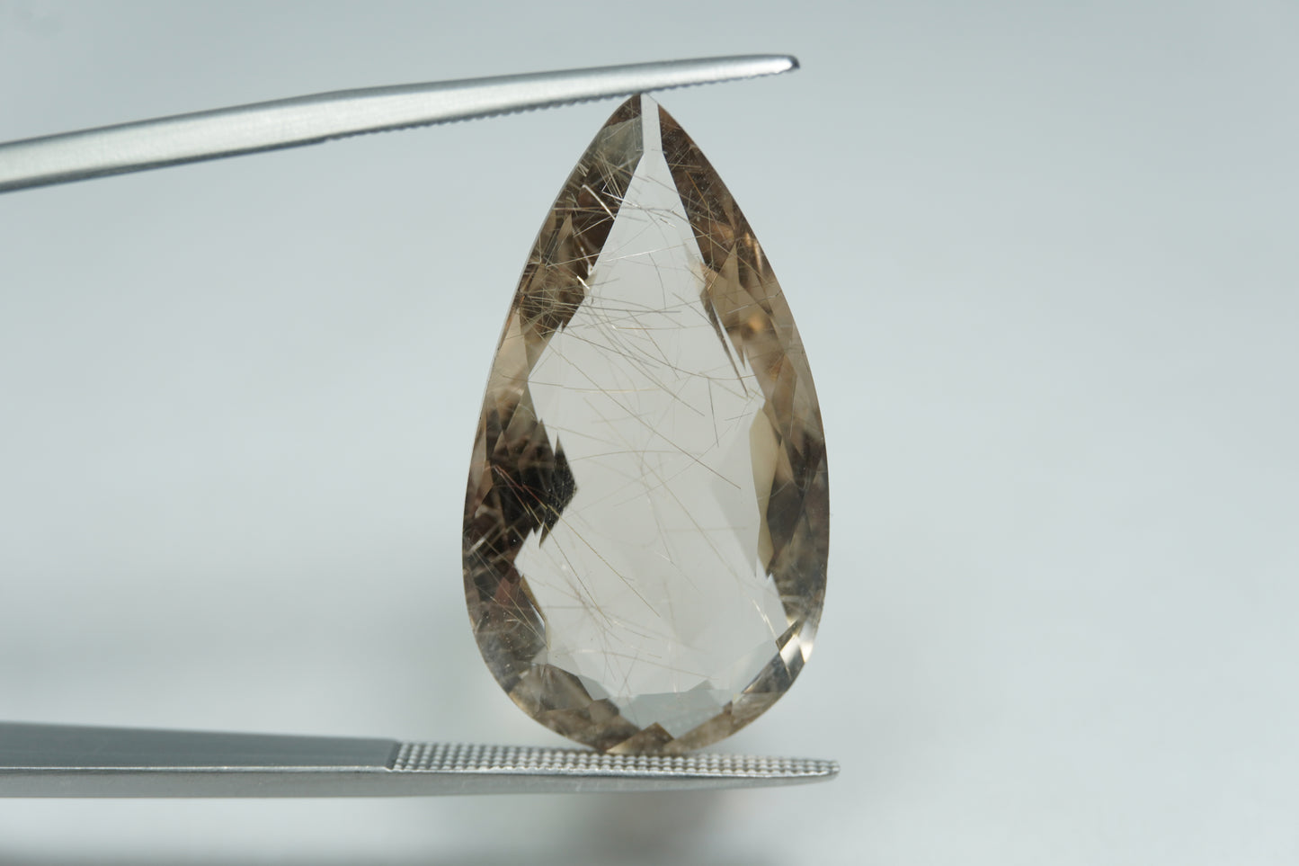 19.30ct Quartz with inclusion 27x15mm