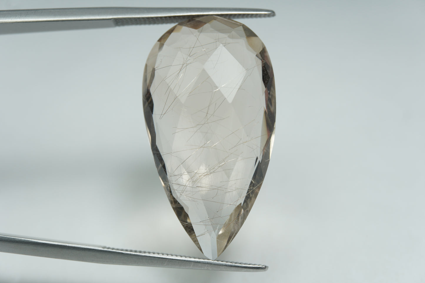 19.30ct Quartz with inclusion 27x15mm