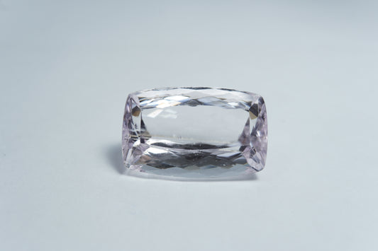 31.75ct Kunzite whit needle 23x15mm