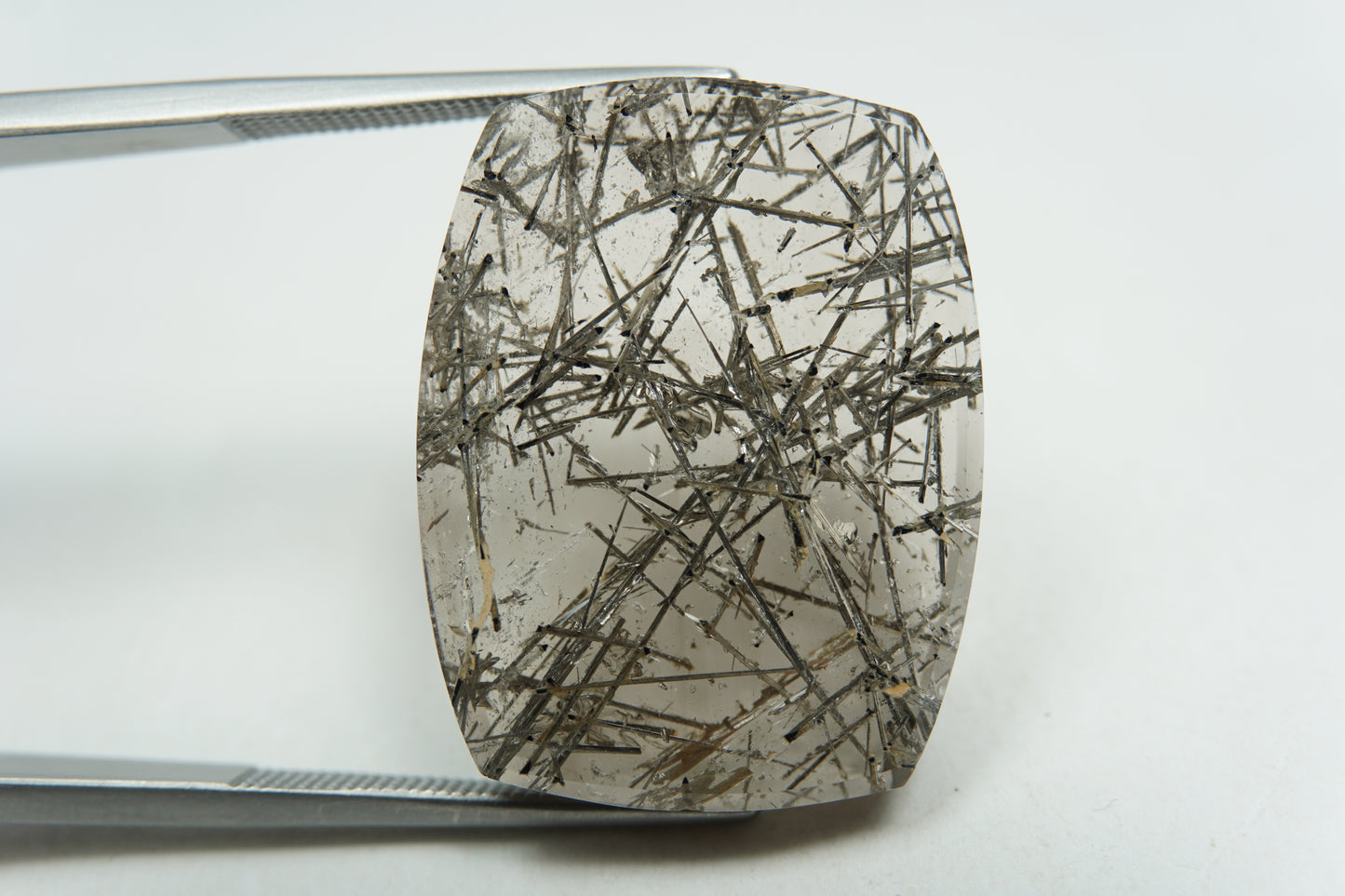 26.02ct Quartz with inclusion 25x19.5mm