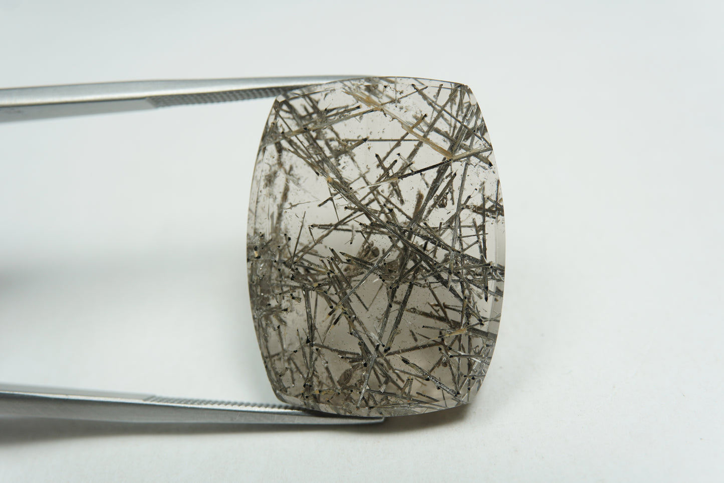26.02ct Quartz with inclusion 25x19.5mm