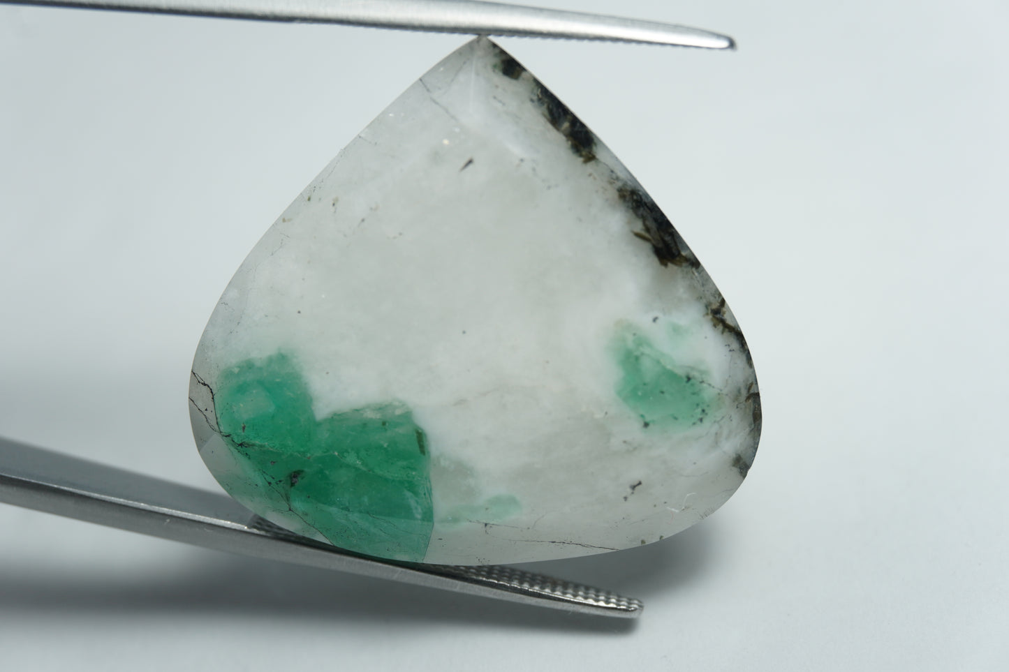 24.65ct Quartz with emerald 26x24mm
