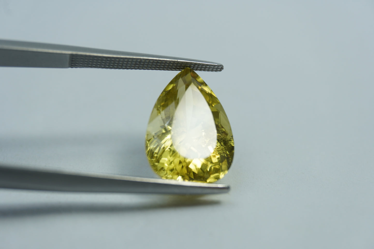 8.70ct Chrysolite 15x10mm