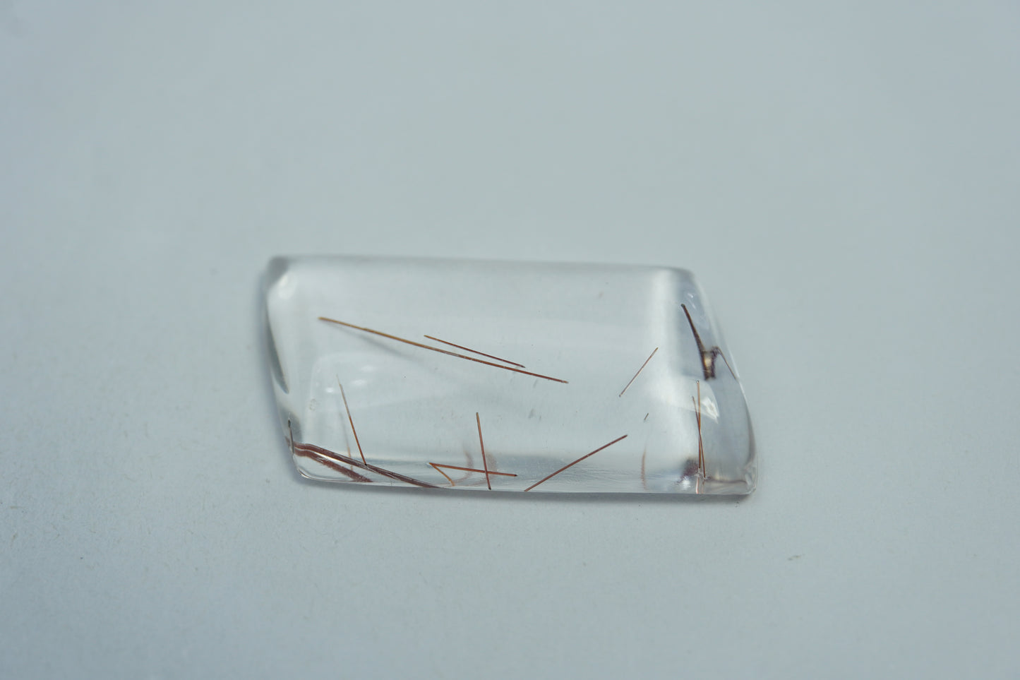 22.80ct Quartz with inclusion 32x16mm
