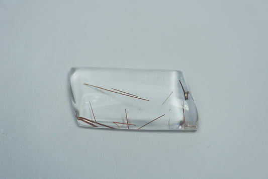 22.80ct Quartz with inclusion 32x16mm