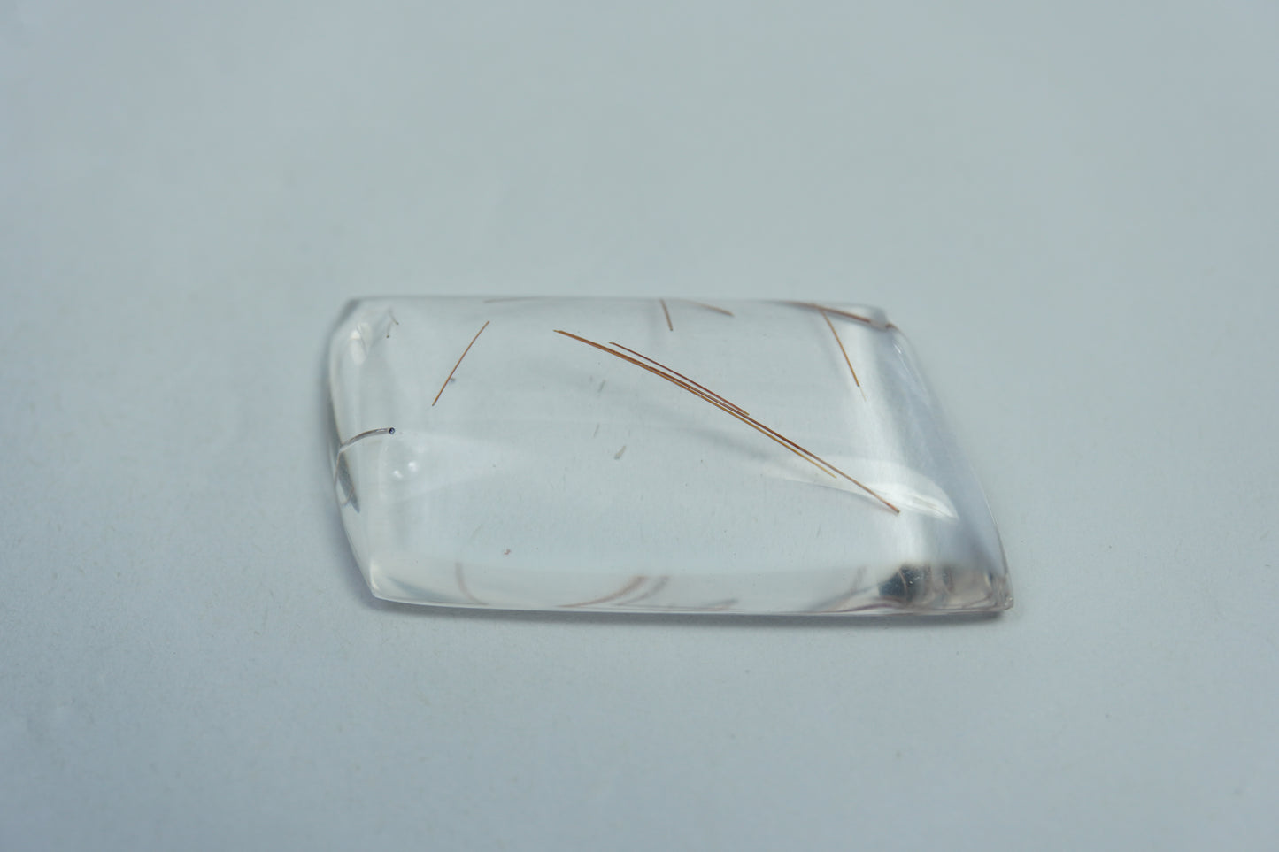 22.80ct Quartz with inclusion 32x16mm