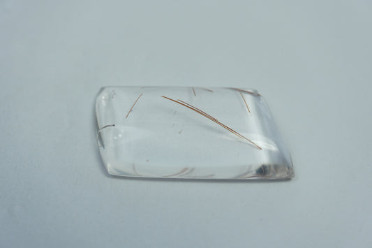 22.80ct Quartz with inclusion 32x16mm