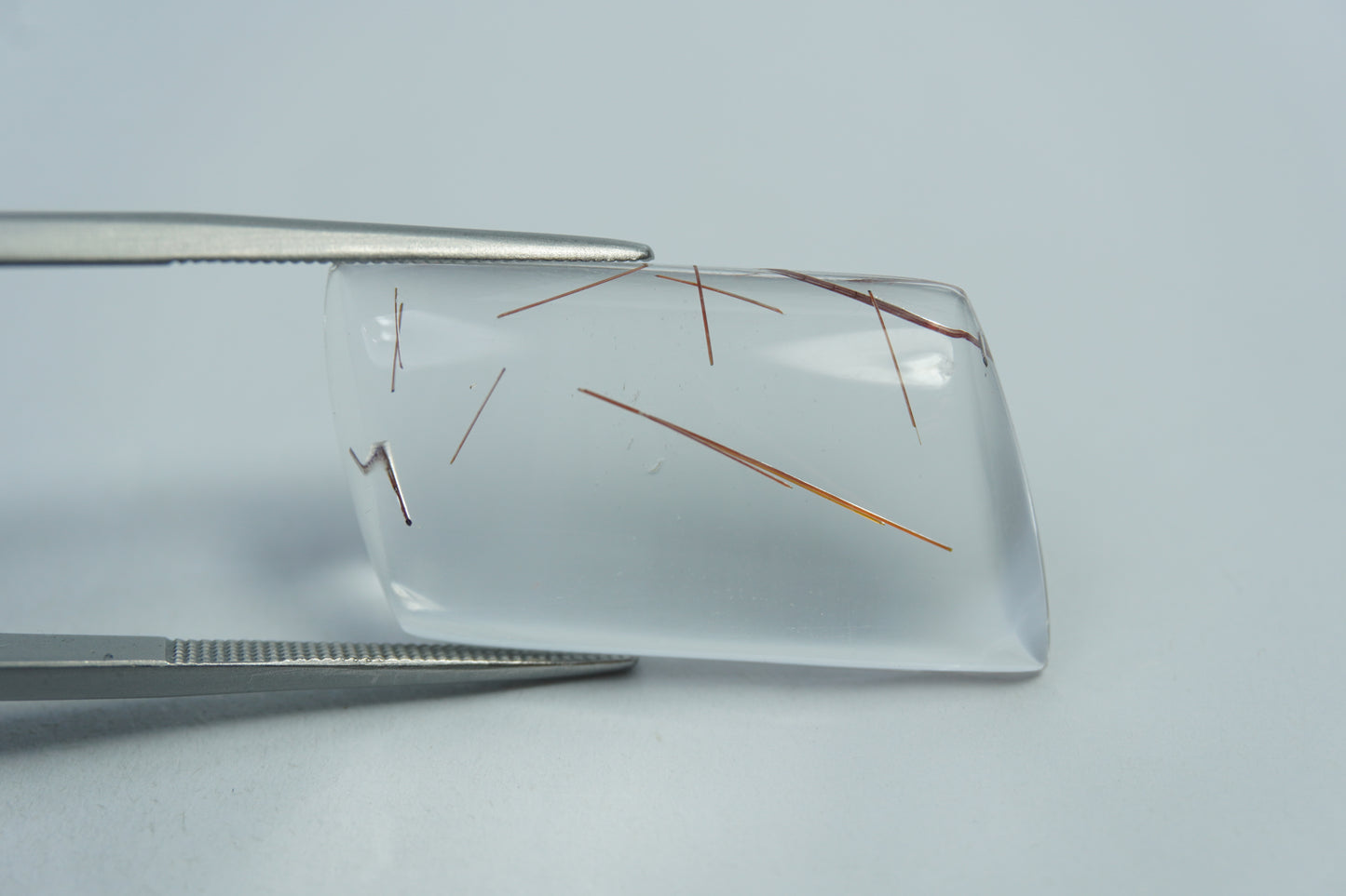 22.80ct Quartz with inclusion 32x16mm