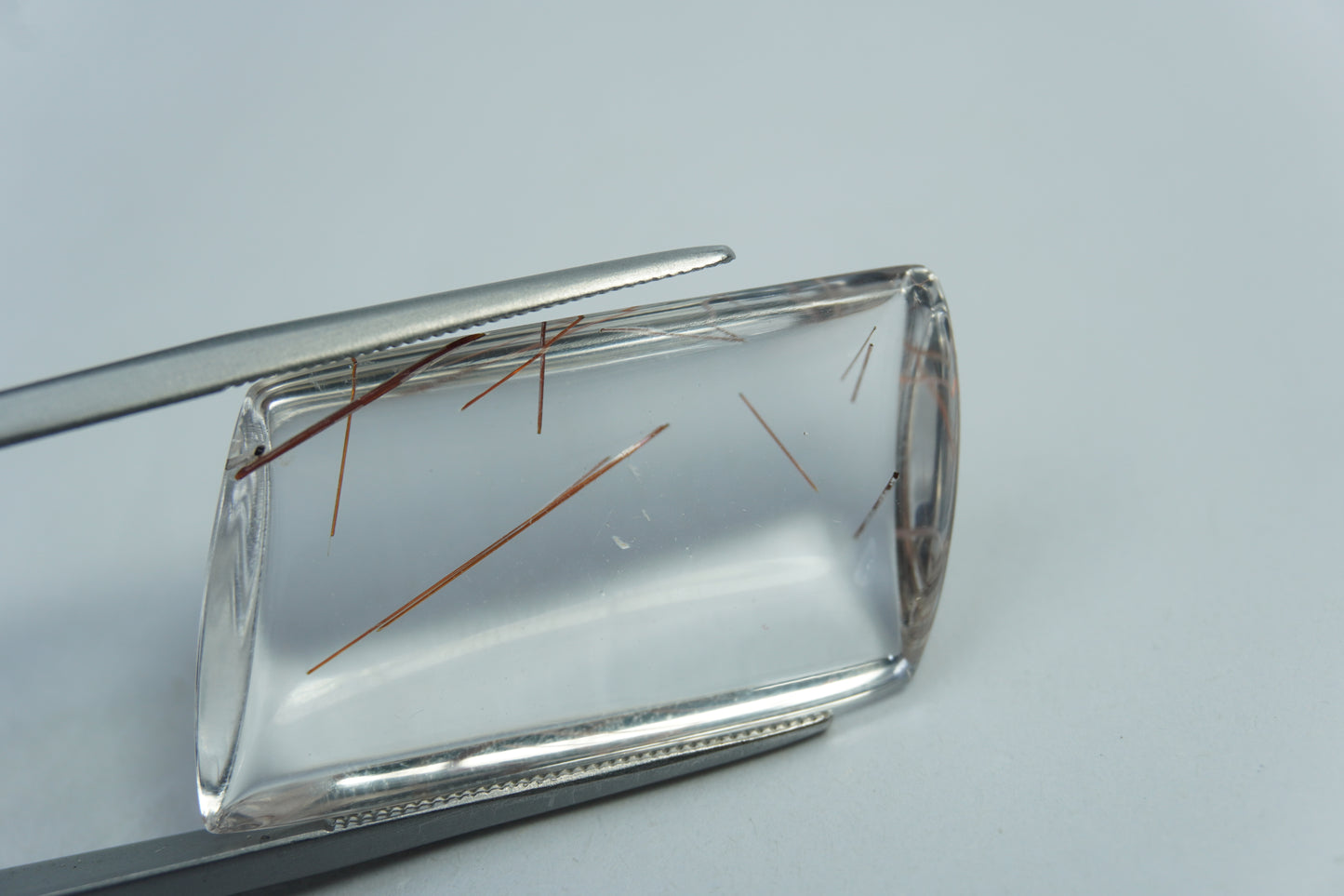 22.80ct Quartz with inclusion 32x16mm