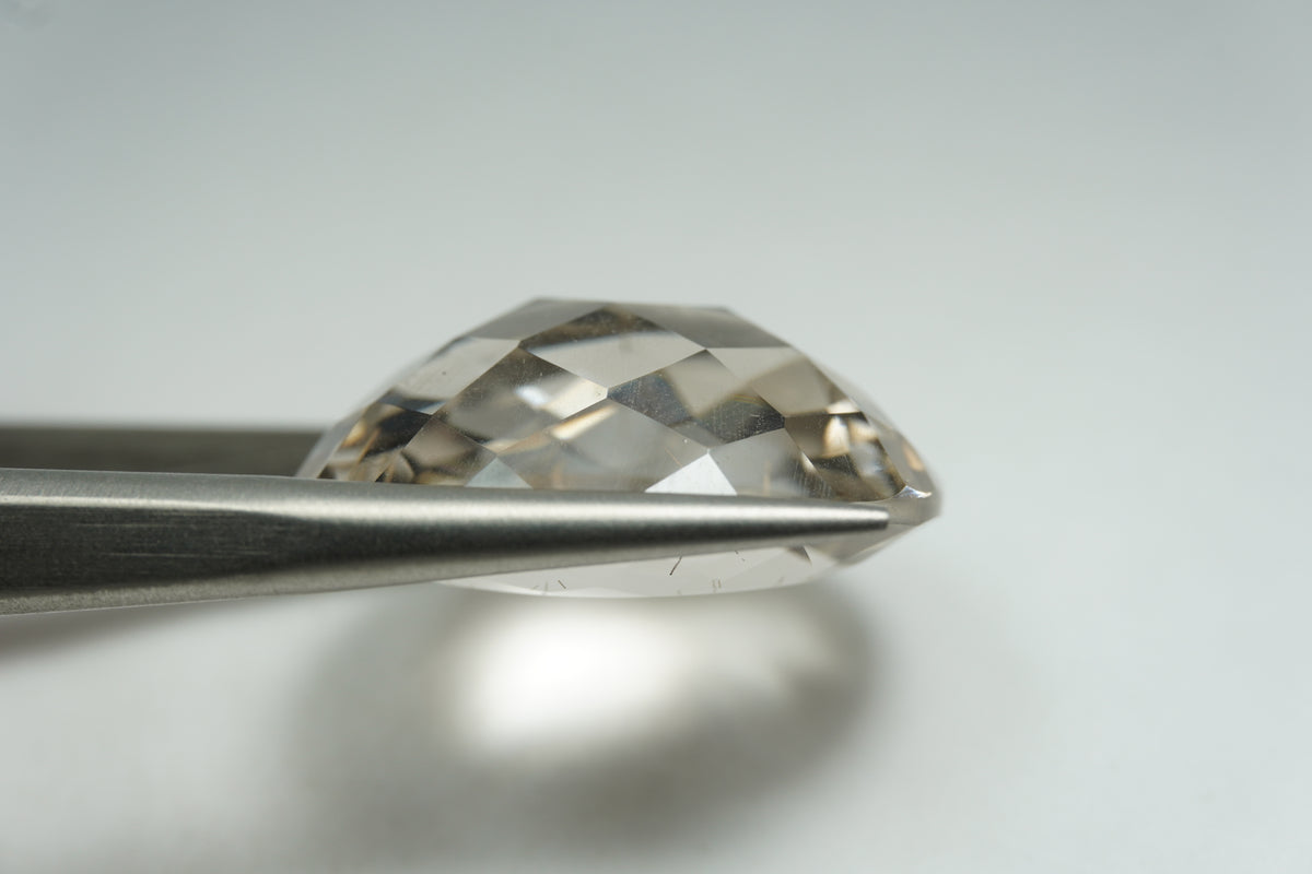 34.80ct Quartz with inclusion 24x20mm
