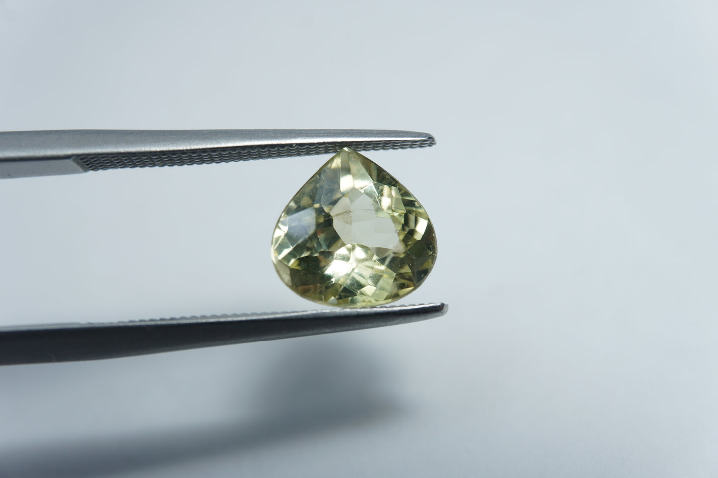 2.50ct Chrysolite 9mm