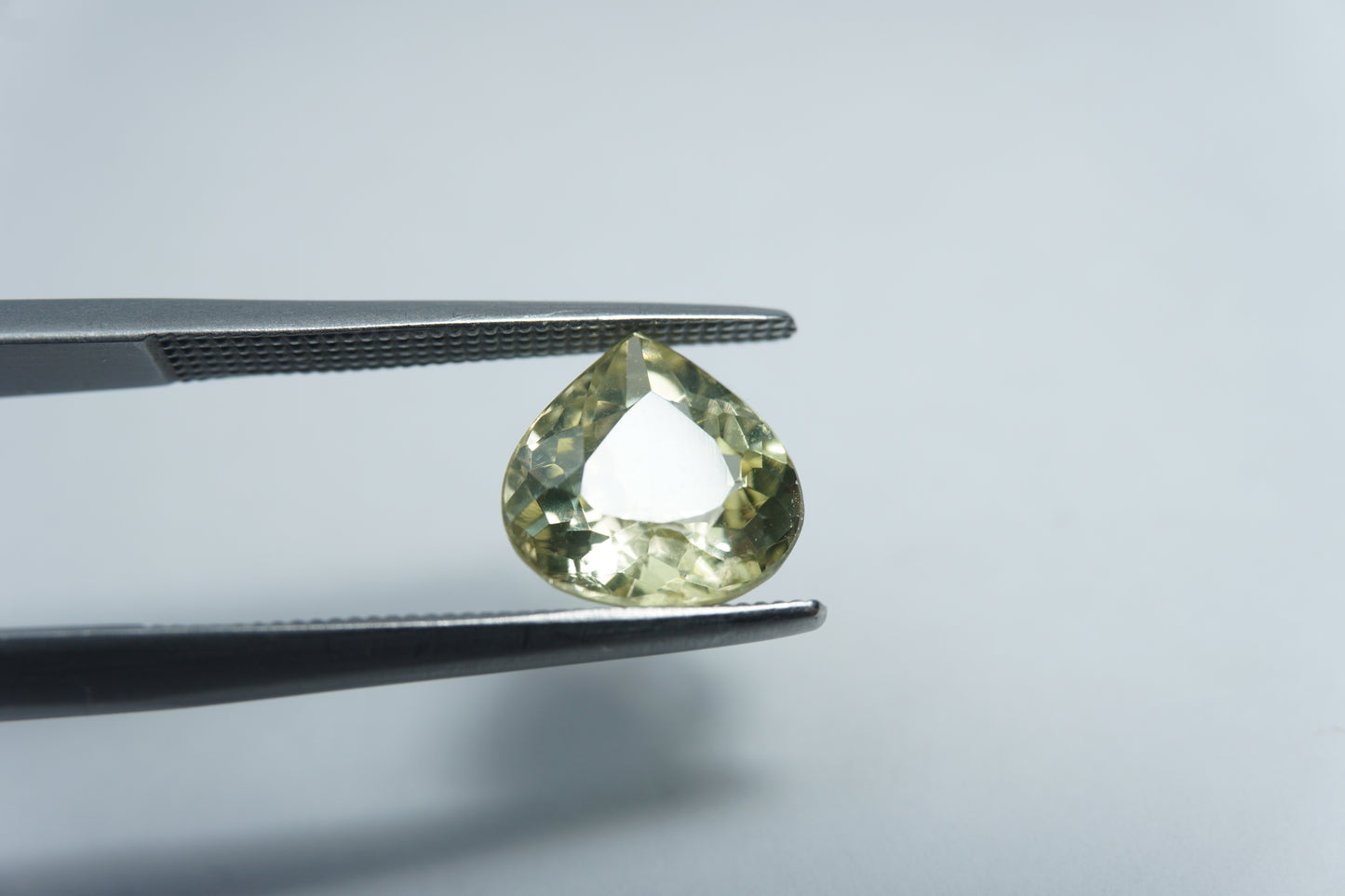 2.50ct Chrysolite 9mm