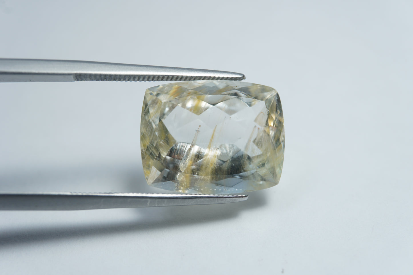 14.95ct Topaz with rutile 16x11mm