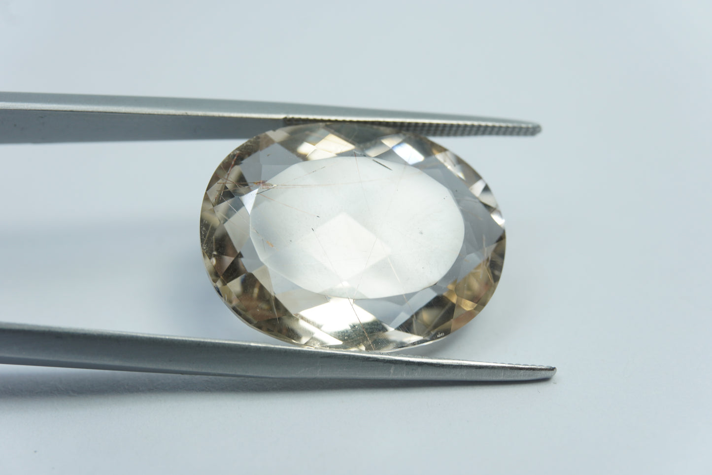 16.60ct Quartz with inclusion 22x16mm