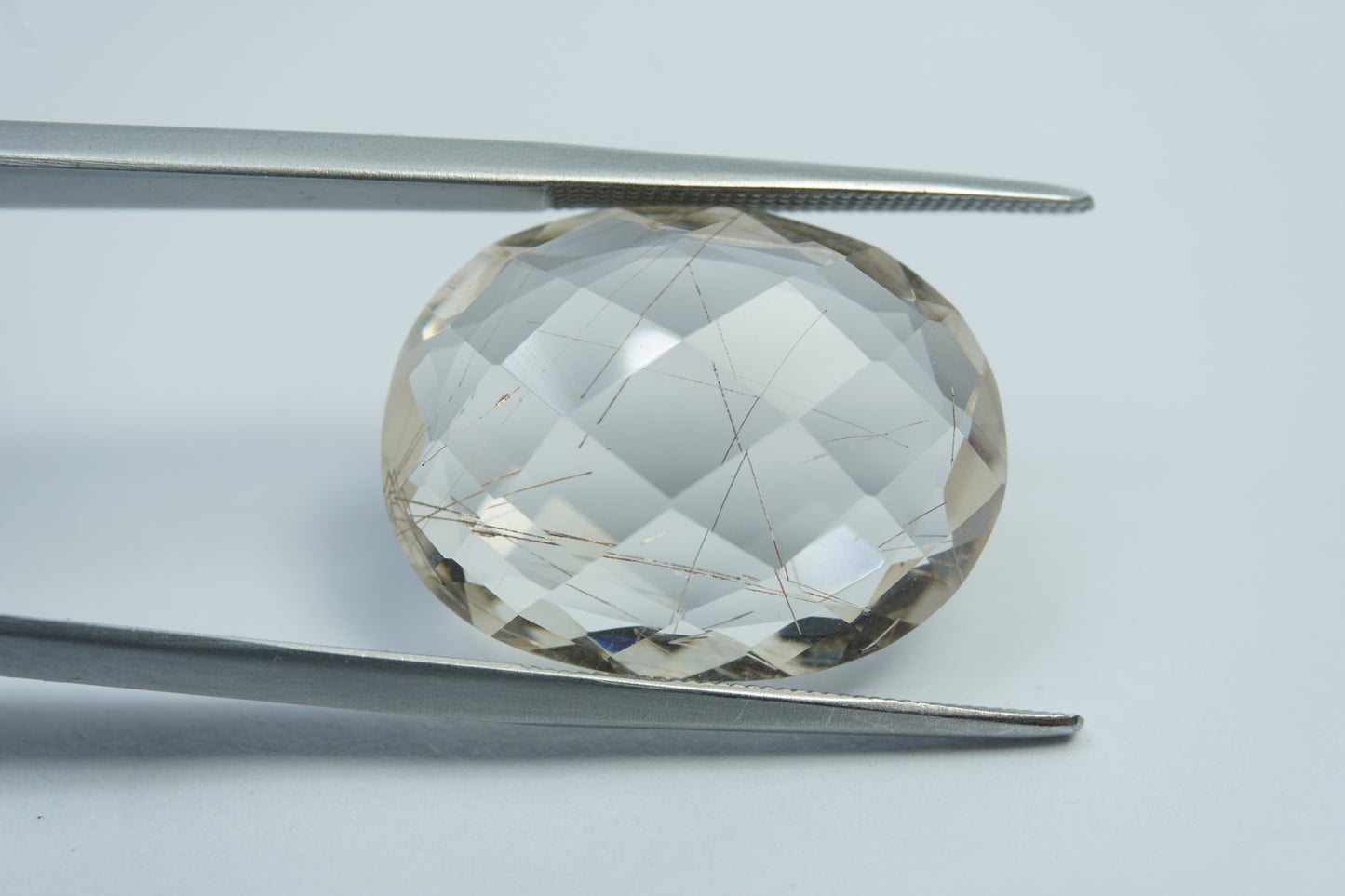 16.60ct Quartz with inclusion 22x16mm