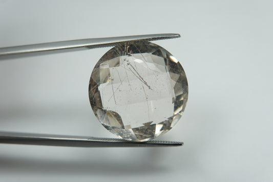 24.25ct Quartz with inclusion 19mm