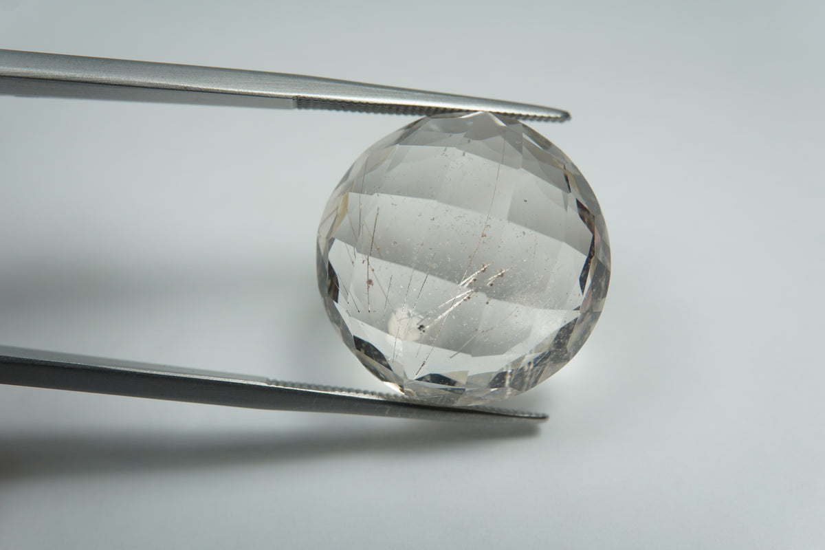 24.25ct Quartz with inclusion 19mm