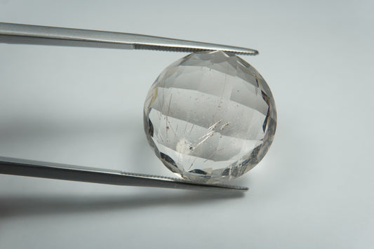 24.25ct Quartz with inclusion 19mm