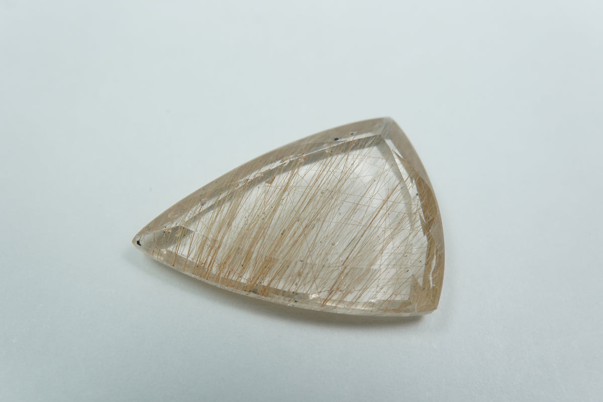 21.25ct Quartz with inclusion 28x19mm