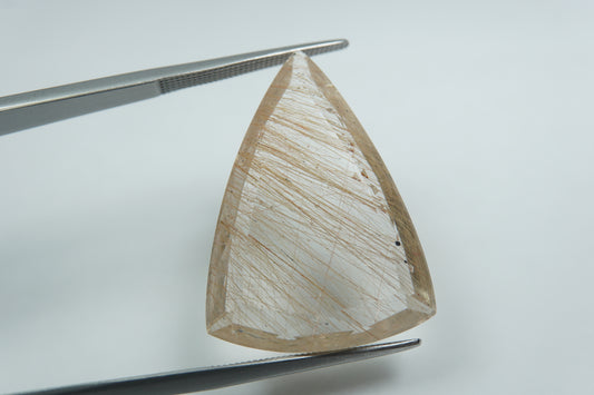 21.25ct Quartz with inclusion 28x19mm