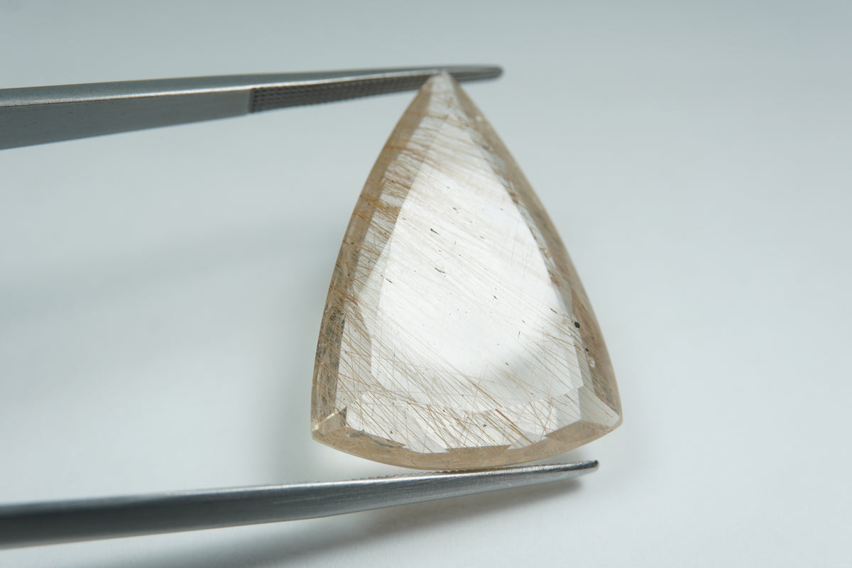 21.25ct Quartz with inclusion 28x19mm