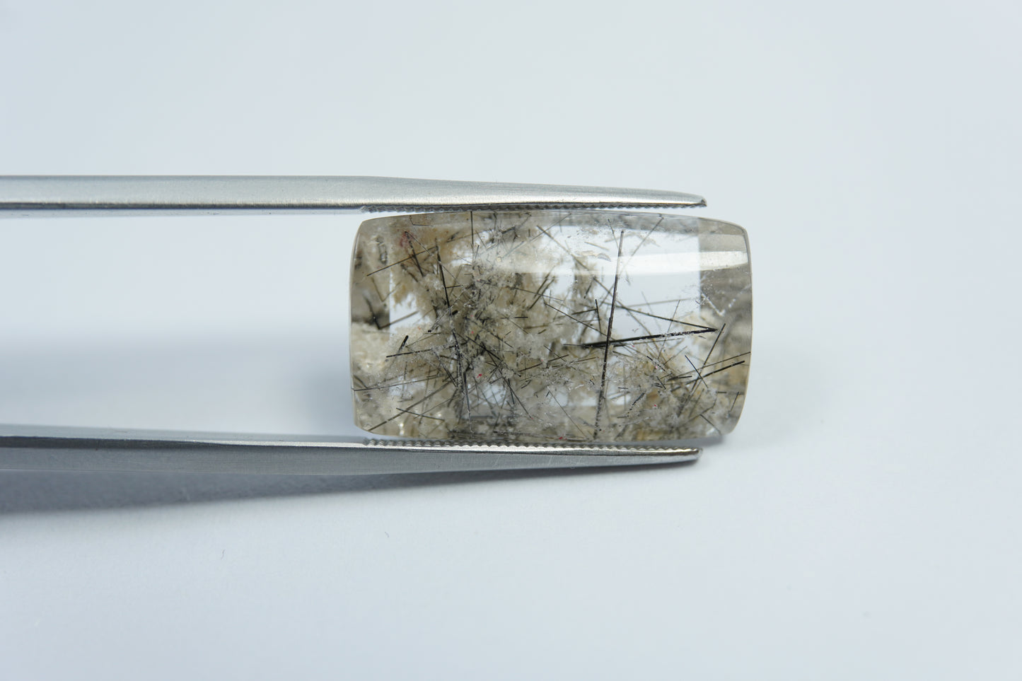 16.55ct Quartz with inclusion 21x13mm