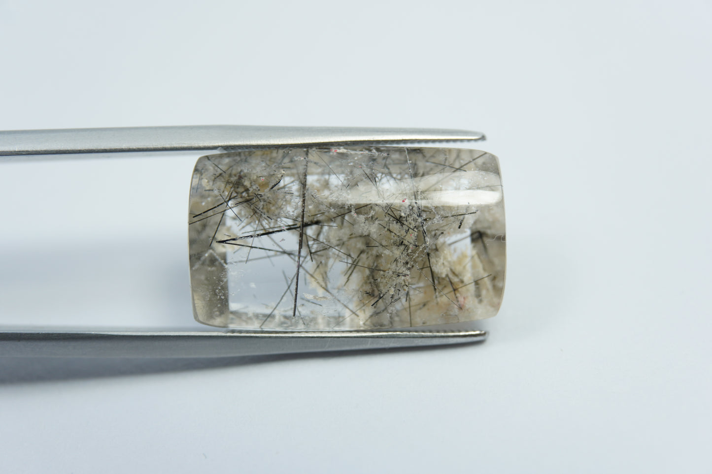 16.55ct Quartz with inclusion 21x13mm