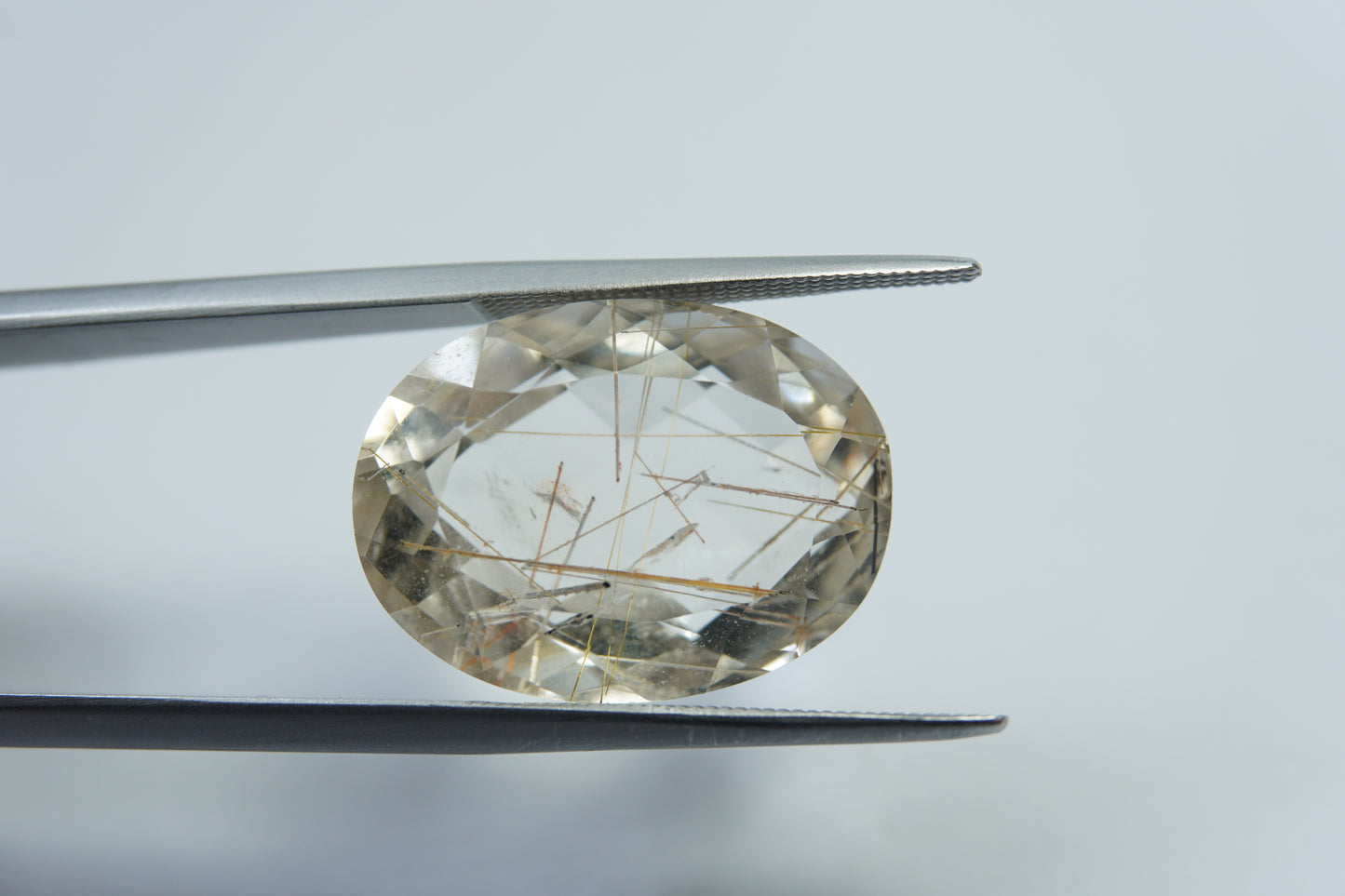 17ct Quartz with inclusion 19x14mm