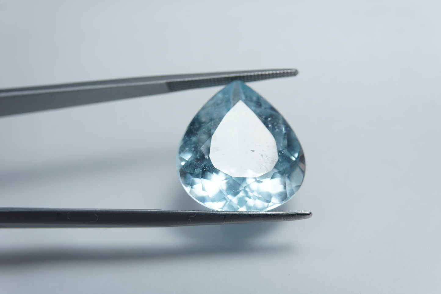 20.65ct Topaz natural color 18x17mm