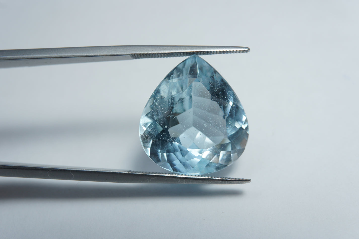 20.65ct Topaz natural color 18x17mm