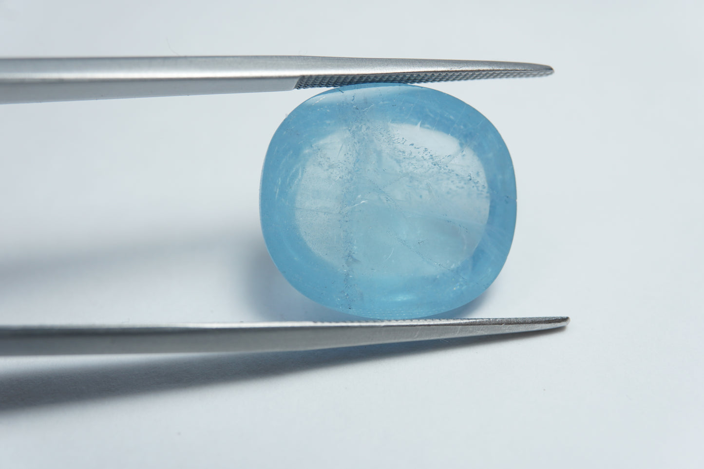 18.70ct Aquamarine cabochon 18x16mm