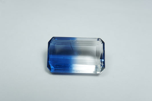 24.55ct Fluorite bicolor 22x13mm