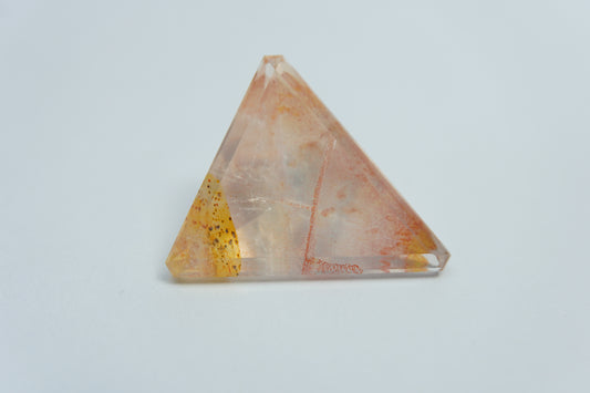 17.75ct Quartz with inclusion 22x21mm
