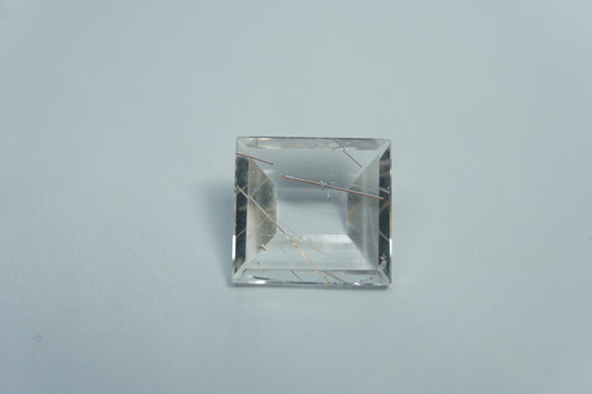 7.48ct Quartz with inclusion 13mm