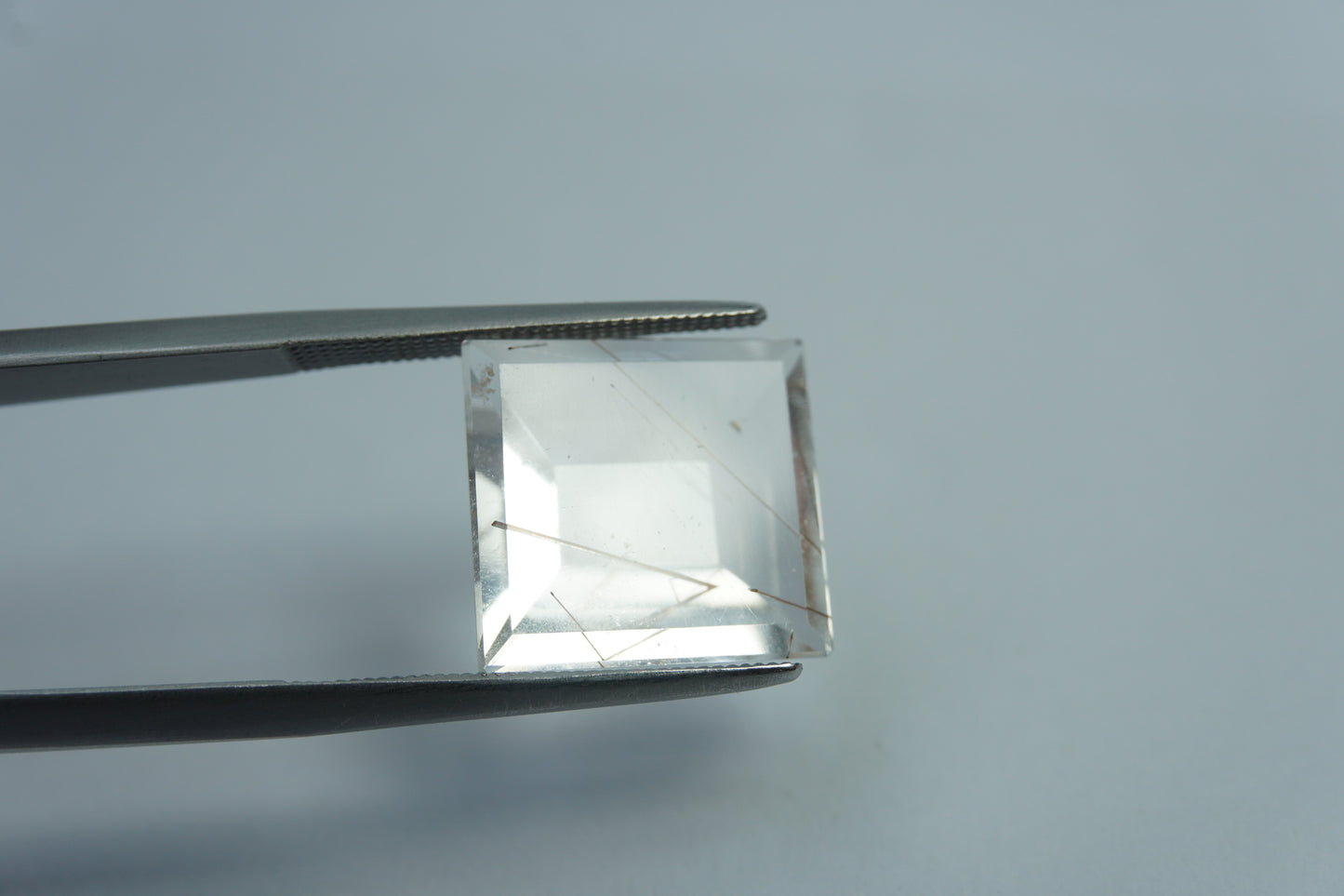 7.48ct Quartz with inclusion 13mm