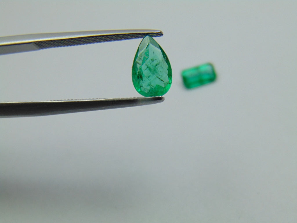 1.23ct Emerald 8x5mm 7x3mm