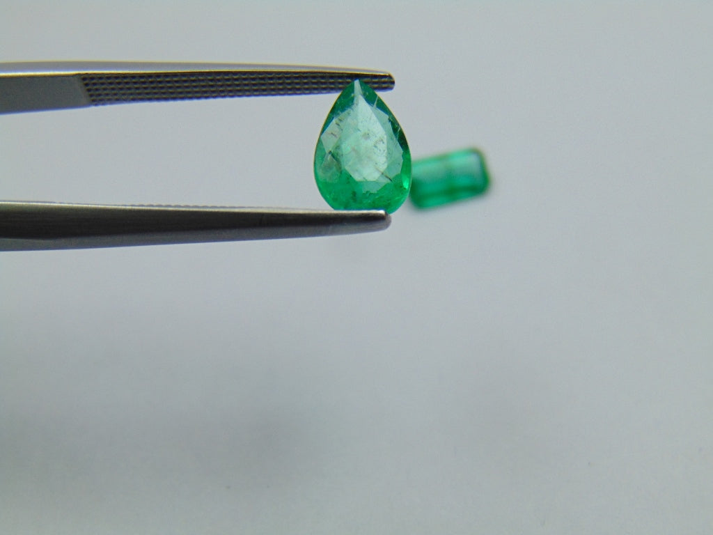 1.23ct Emerald 8x5mm 7x3mm