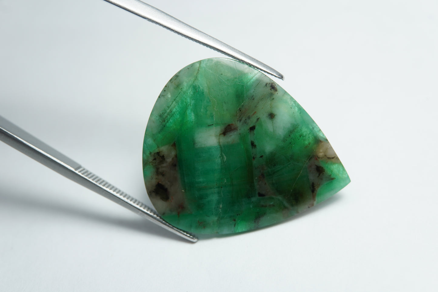 15.46ct Emerald 27x23mm