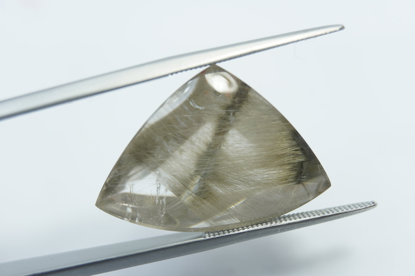 23.80ct Quartz with inclusion 24x17mm