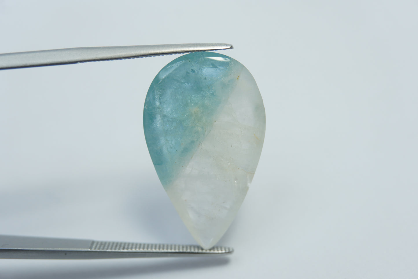15.50ct Aquamarine bicolor Cabochon 25x15mm