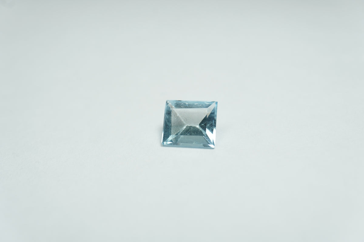 0.75ct Aquamarine 6x5mm