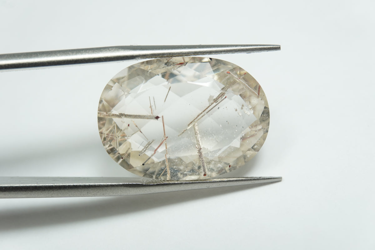 17.55ct Quartz with inclusion 21x15mm