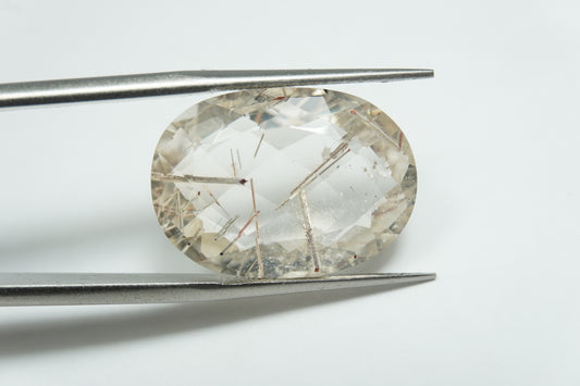 17.55ct Quartz with inclusion 21x15mm