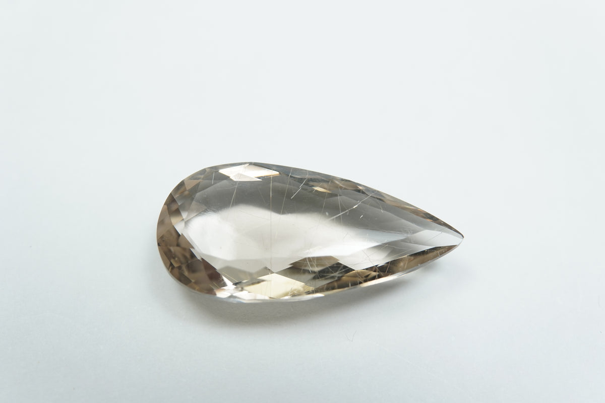 15.85ct Quartz with inclusion 27x13mm