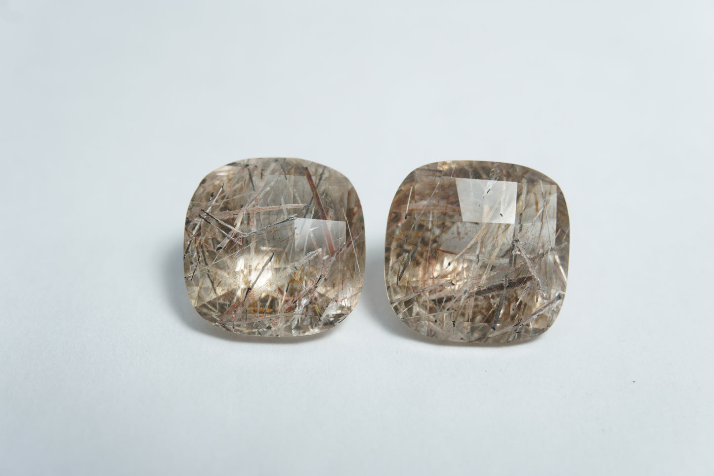 11.50ct Quartz with inclusion 12mm