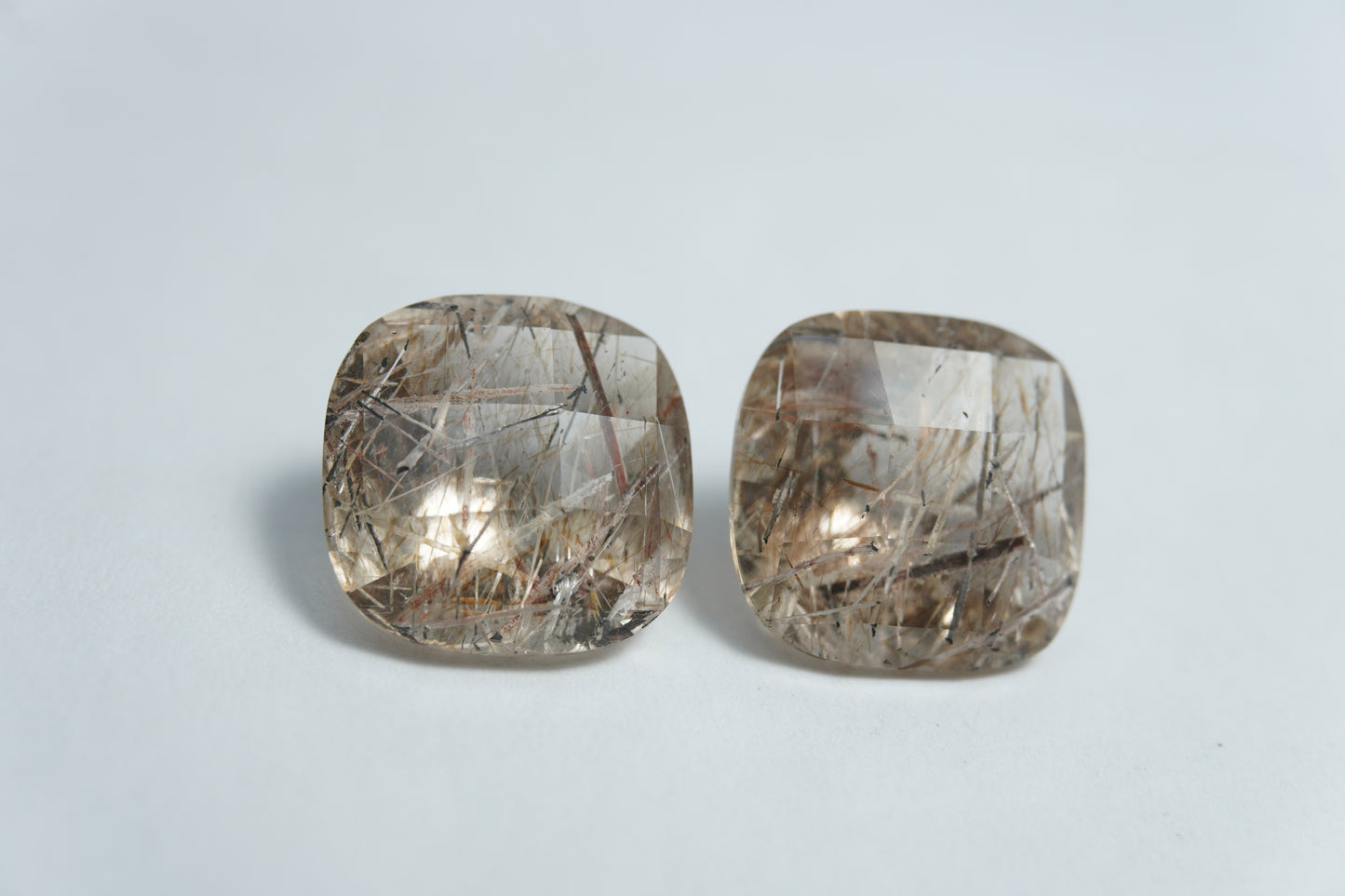 11.50ct Quartz with inclusion 12mm