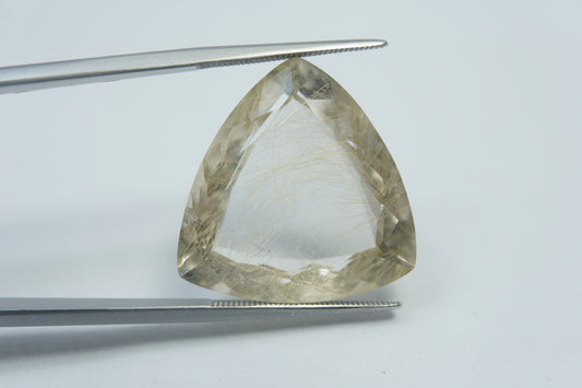 28.55ct Quartz with inclusion 27mm