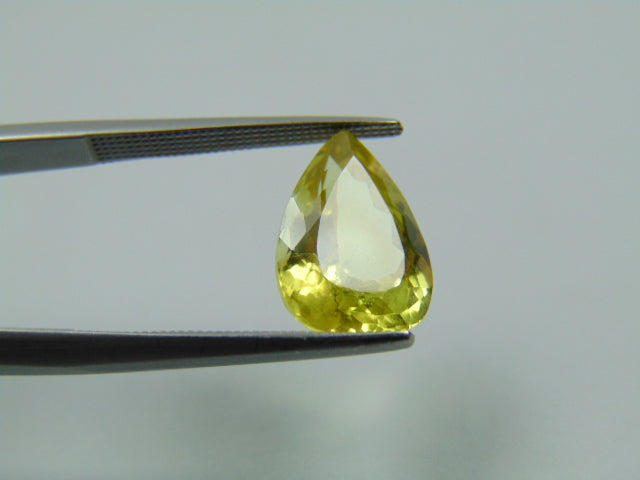 4.40ct Chrysolite 12x9mm