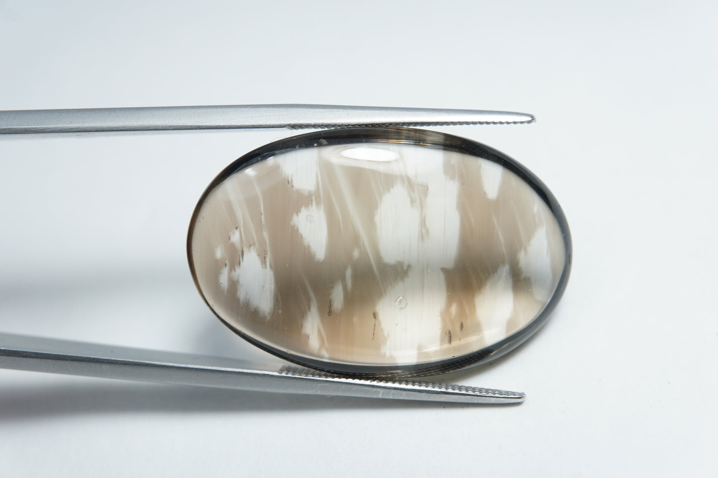 28.85ct Quartz with inclusion 30x19mm